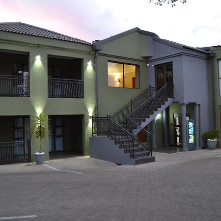 African Sands Guesthouse Load Shedding Free Bloemfontein Exteriör bild