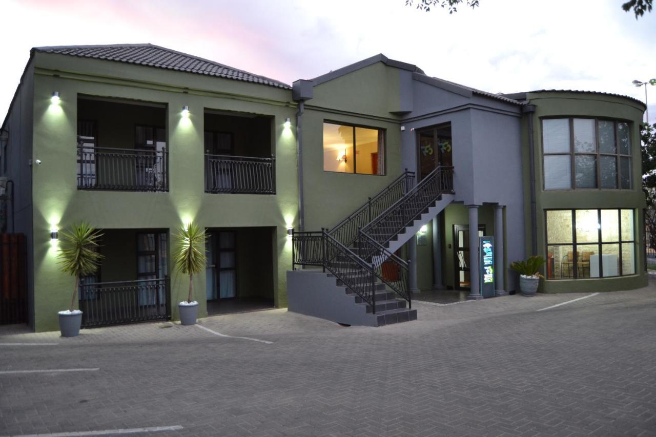 African Sands Guesthouse Load Shedding Free Bloemfontein Exteriör bild