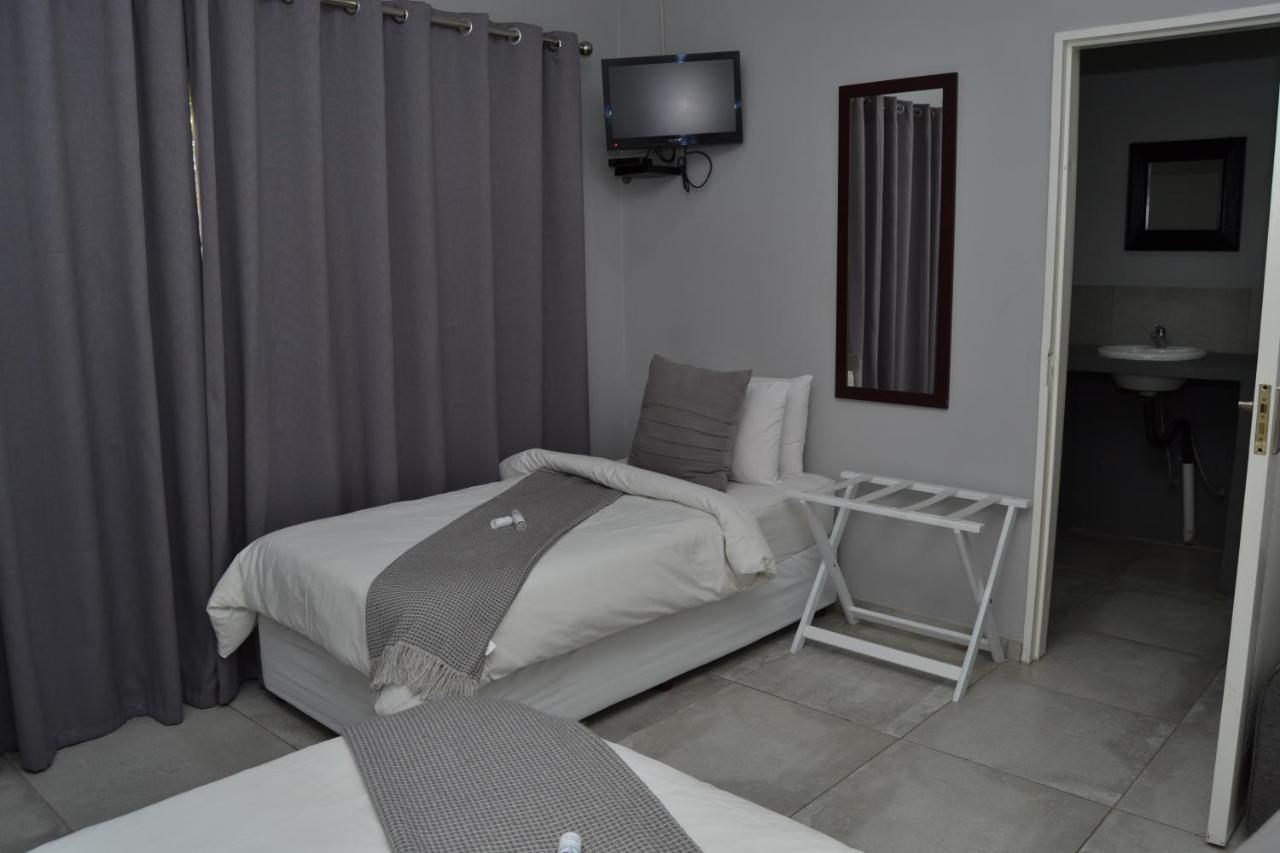 African Sands Guesthouse Load Shedding Free Bloemfontein Exteriör bild