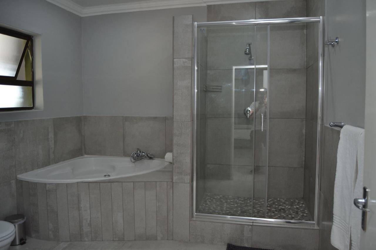 African Sands Guesthouse Load Shedding Free Bloemfontein Exteriör bild